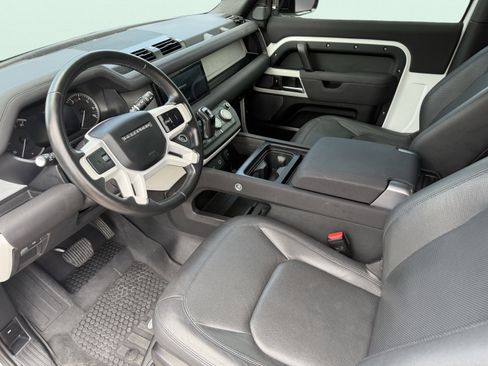 Used 2023 Land Rover Defender 90 S image 28