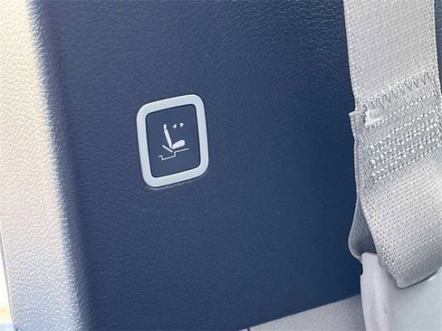 Used 2021 Chrysler Pacifica Touring-L image 21