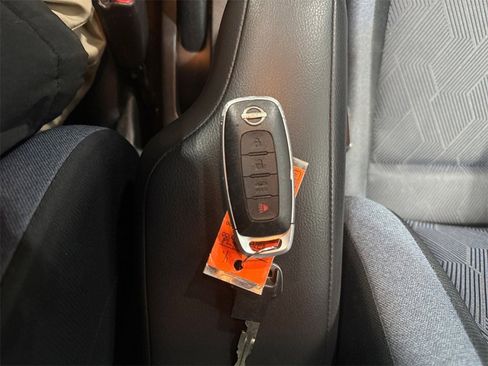 Used 2023 Nissan Versa SV image 31