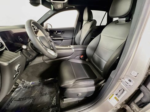 Used 2024 Mercedes-Benz GLC 300 4MATIC image 22