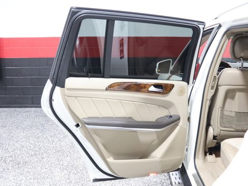 Used 2013 Mercedes-Benz GL 550 4MATIC image 39