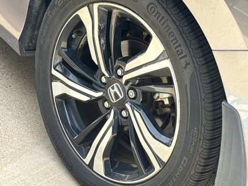 Used 2017 Honda Civic Touring image 10