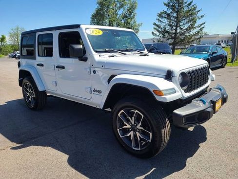 Used 2024 Jeep Wrangler Unlimited w/ Dual Top Group AWD/4WD image 4
