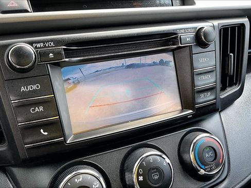Used 2017 Toyota RAV4 LE FWD image 27