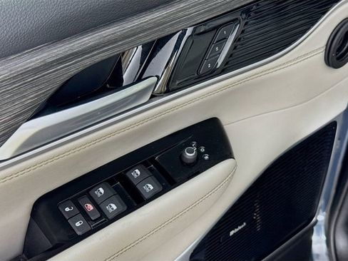 Used 2024 Jeep Wagoneer L Series III w/ Premium Group I AWD/4WD image 22