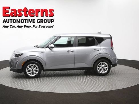 Used 2023 Kia Soul LX w/ Option Group 015 FWD image 59