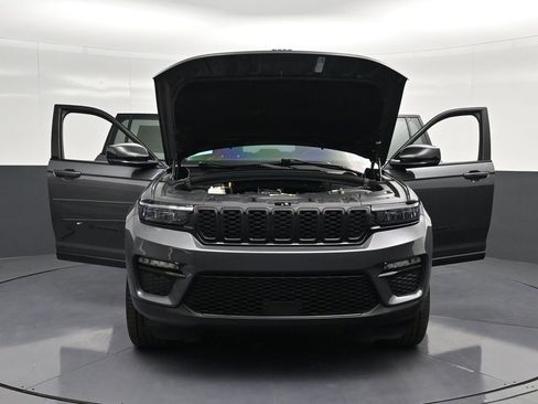 Used 2025 Jeep Grand Cherokee Limited w/ Black Appearance Package RWD image 30