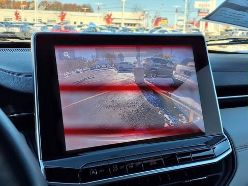 Used 2022 Jeep Compass Limited image 18