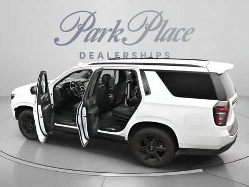 Used 2022 Chevrolet Tahoe Z71 w/ Luxury Package AWD/4WD image 7