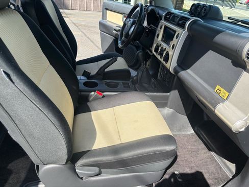 Used 2010 Toyota FJ Cruiser 4WD image 11