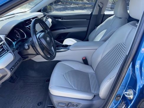 Used 2018 Toyota Camry SE w/ Moonroof Package image 8