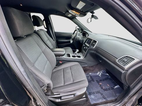 Used 2018 Jeep Grand Cherokee Laredo AWD/4WD image 30