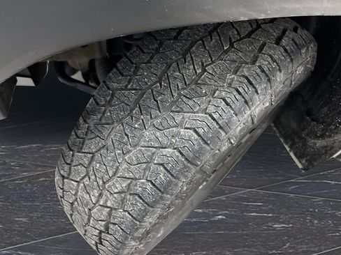 Used 2023 Nissan Frontier PRO-4X image 40