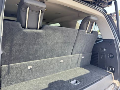 Used 2019 Cadillac Escalade Luxury AWD/4WD image 18