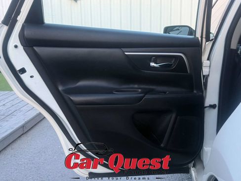Used 2016 Nissan Altima 2.5 SR FWD image 13