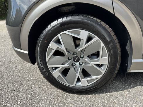 Used 2025 Genesis GV60 RWD image 17