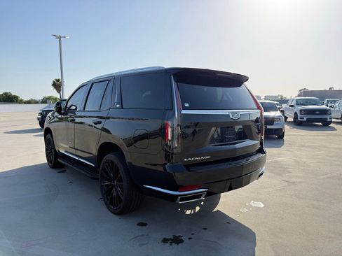 Used 2022 Cadillac Escalade Luxury AWD/4WD image 2