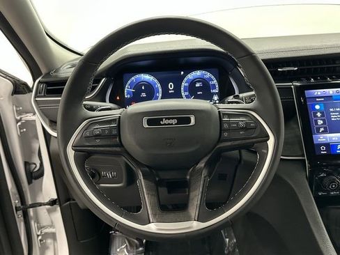 Used 2023 Jeep Grand Cherokee Limited image 7