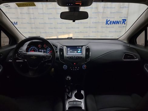 Used 2018 Chevrolet Cruze LT image 16