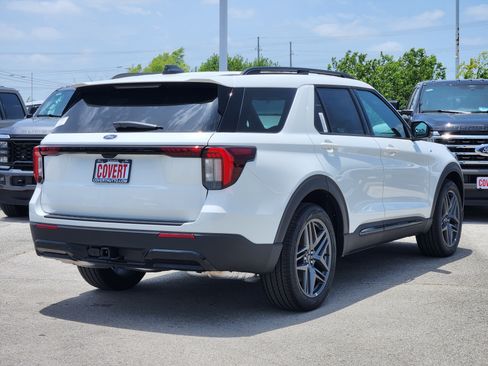 New 2026 Ford Explorer ST-Line w/ ST-Line Street Pack RWD image 4