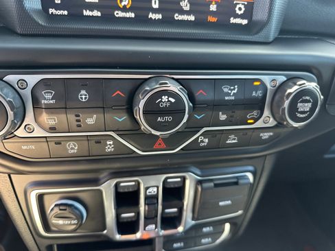 Used 2023 Jeep Wrangler Unlimited Sahara AWD/4WD image 30