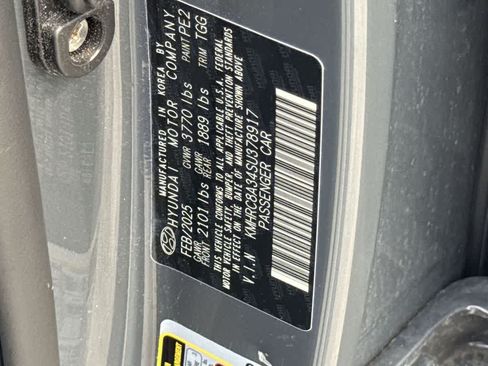 Used 2025 Hyundai Venue SEL FWD image 29