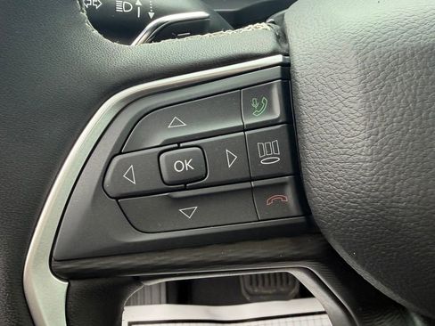 New 2026 Jeep Grand Cherokee L Laredo image 18