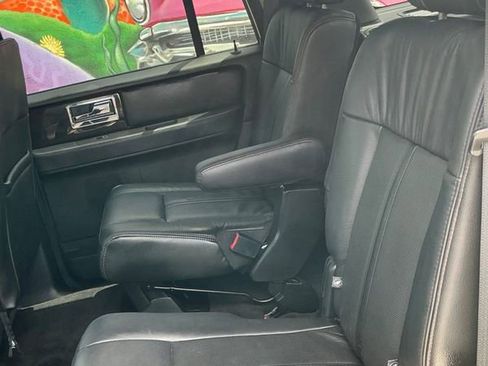 Used 2017 Lincoln Navigator Reserve image 19