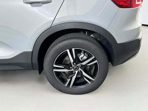 Used 2025 Volvo XC40 B5 Core image 11