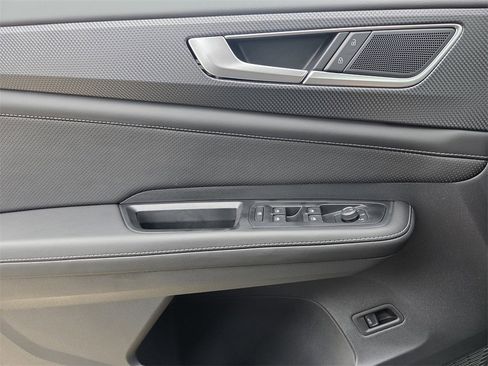 New 2025 Volkswagen Atlas Cross Sport SEL image 16