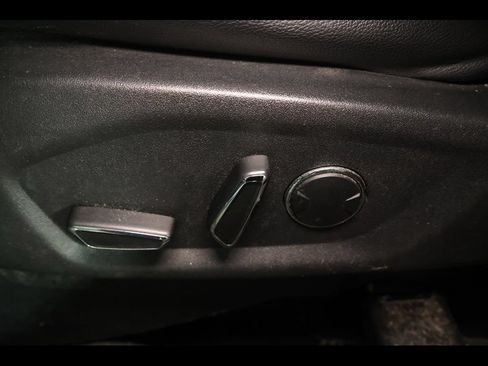 Used 2017 Ford Explorer XLT w/ Equipment Group 202A AWD/4WD image 4
