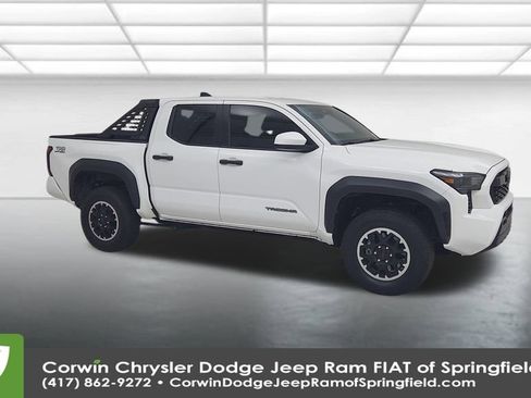 Used 2024 Toyota Tacoma 4x4 Double Cab image 2