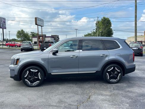 Used 2023 Kia Telluride S w/ S Sunroof Package FWD image 3