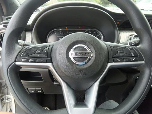 Used 2019 Nissan Kicks SV FWD image 22