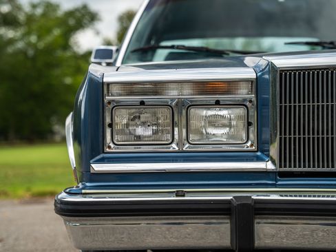 Used 1988 Chrysler Fifth Avenue RWD image 26