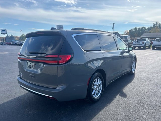 Used 2022 Chrysler Pacifica Touring-L FWD image 7