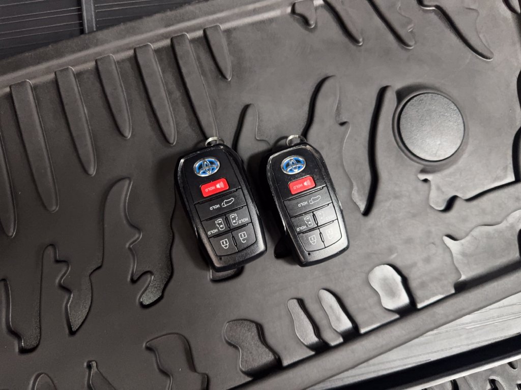 Used 2025 Toyota Sienna XLE Woodland Edition AWD/4WD image 85
