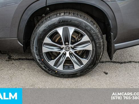 Used 2025 Toyota Highlander XLE AWD/4WD image 15
