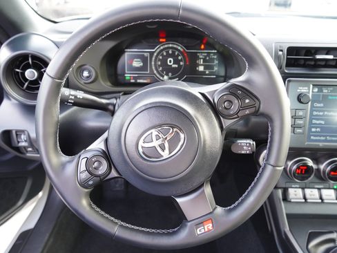 Certified 2025 Toyota GR86 Base w/ ALL Weather Mat Package (TMS) image 31