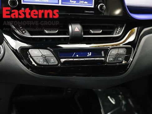 Used 2020 Toyota C-HR XLE FWD image 19