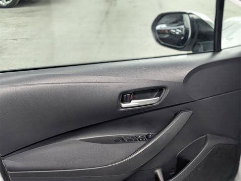 Used 2021 Toyota Corolla LE image 12