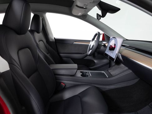 Used 2024 Tesla Model Y Performance image 26