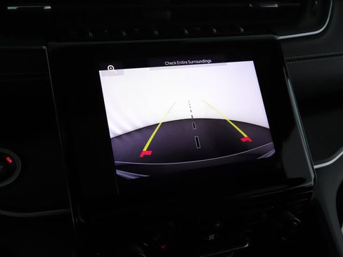 New 2025 Jeep Grand Cherokee Altitude image 13