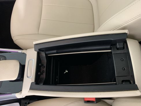 Used 2022 Mercedes-Benz GLB 250 4MATIC w/ Premium Package Lite image 29