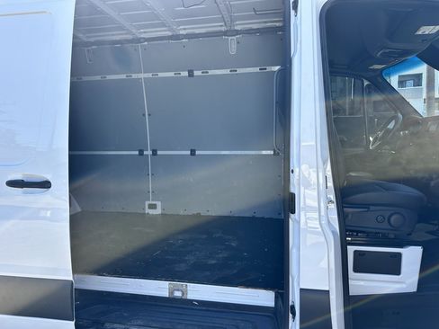 Used 2023 Mercedes-Benz Sprinter 2500 image 18