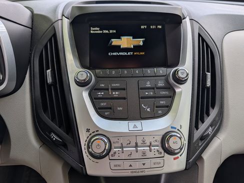 Used 2017 Chevrolet Equinox Premier w/ Enhanced Convenience Package FWD image 16