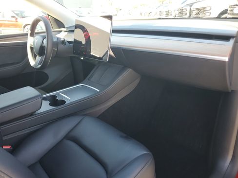 Used 2024 Tesla Model Y Performance image 19