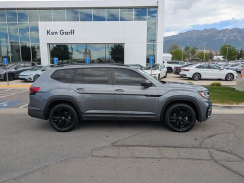 Used 2023 Volkswagen Atlas SEL R-Line AWD/4WD image 2