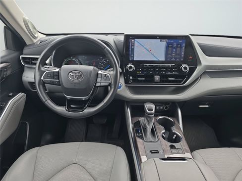 Used 2021 Toyota Highlander Platinum AWD/4WD image 9