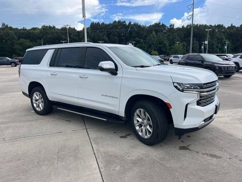 Used 2023 Chevrolet Suburban Premier AWD/4WD image 8